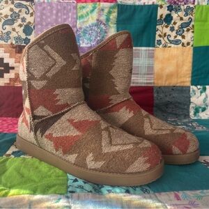 Indigo Rd. Aylee Ankle Boots Women Size 10M Tan Multicolor Aztec Faux Fur
